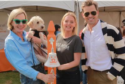 Allison Janney, Lauren Ash, and Andrew Rannells with Henry the puppy and a Best Friends bell at the Los Angles Super Adoption